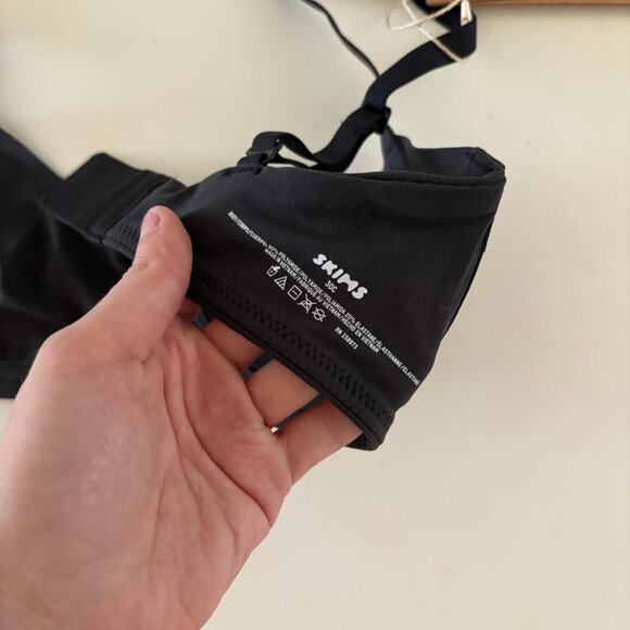 NWT Skims Unlined Demi Bra - Picture 3 of 3